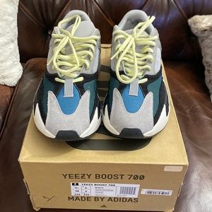 Yeezy 700 size 6